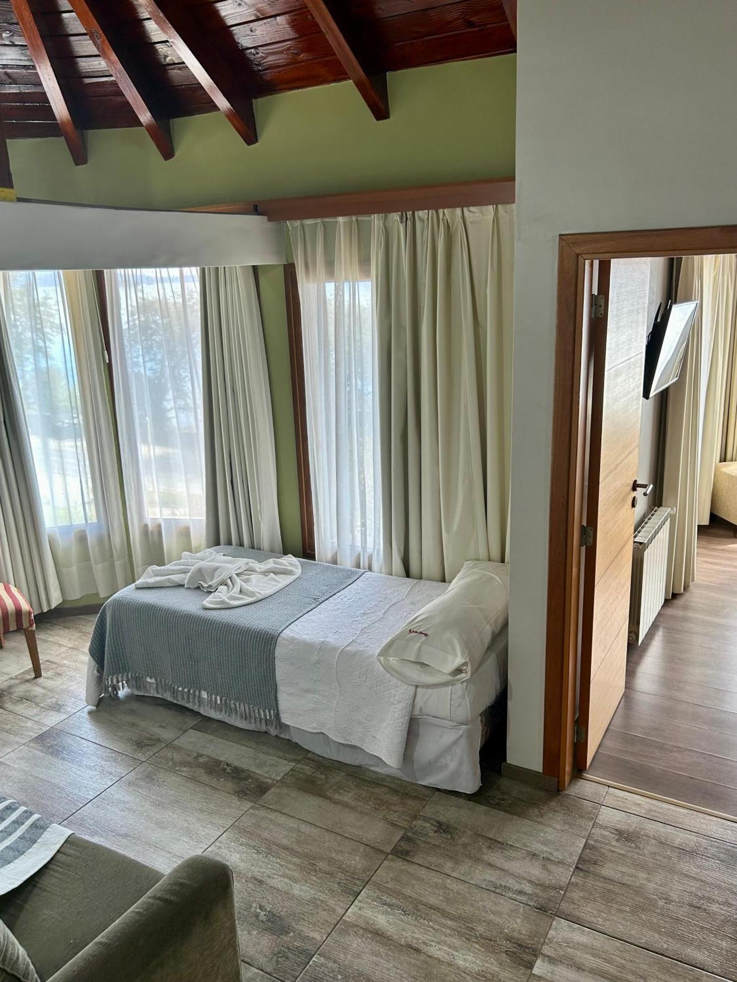 Bahia Paraiso Apart & Suites San Carlos de Bariloche Bagian luar foto