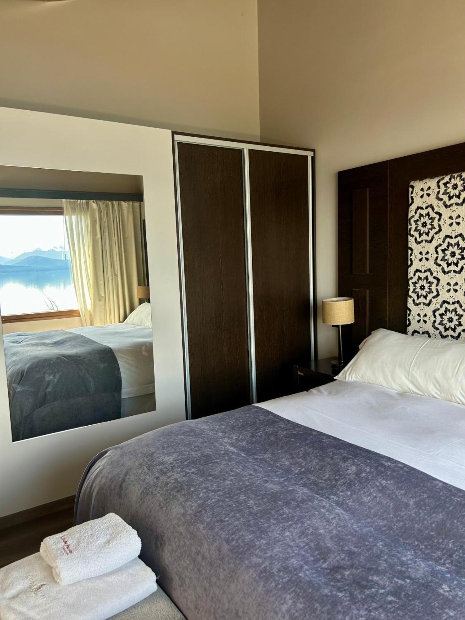 Bahia Paraiso Apart & Suites San Carlos de Bariloche Bagian luar foto
