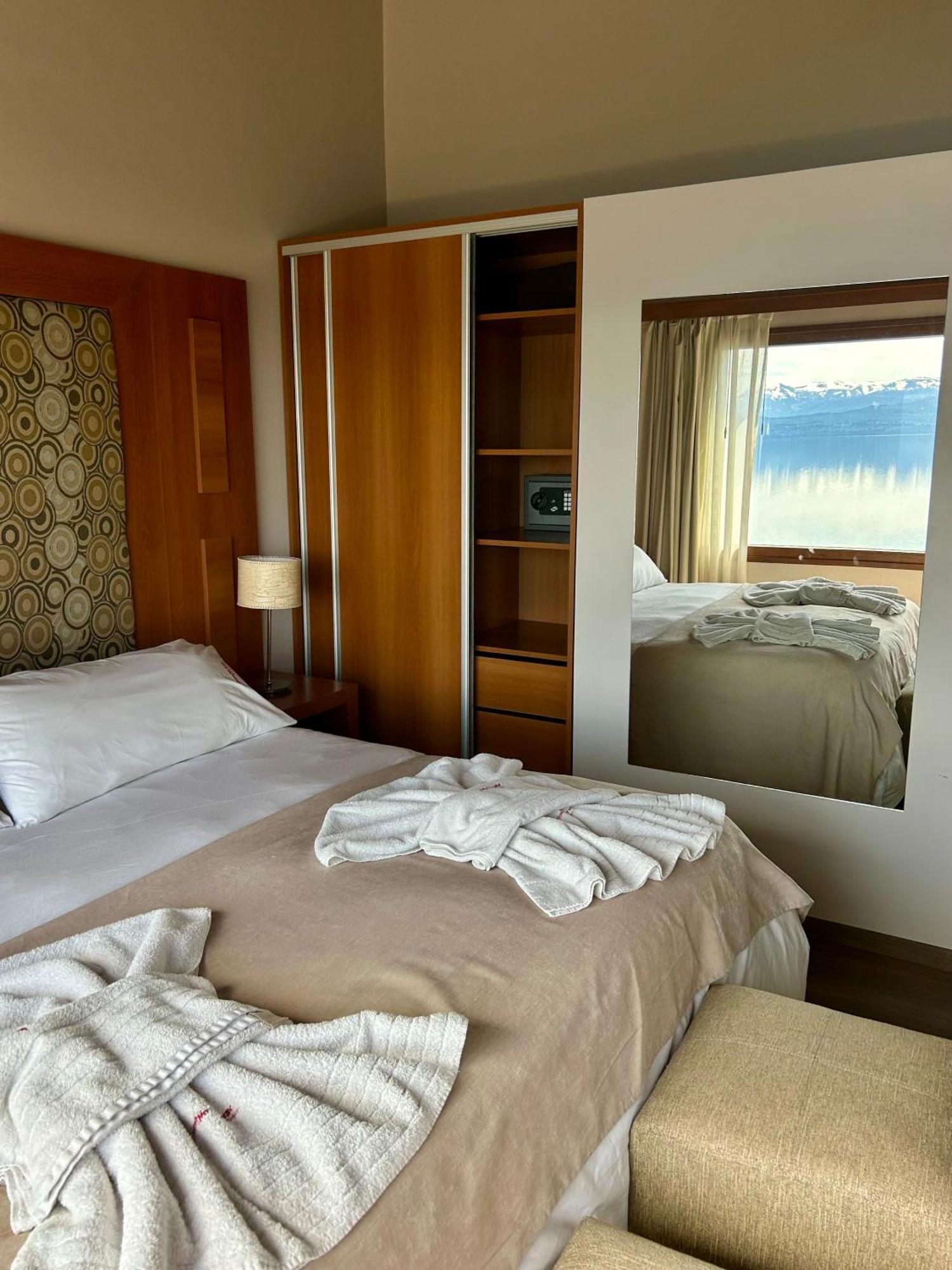 Bahia Paraiso Apart & Suites San Carlos de Bariloche Bagian luar foto