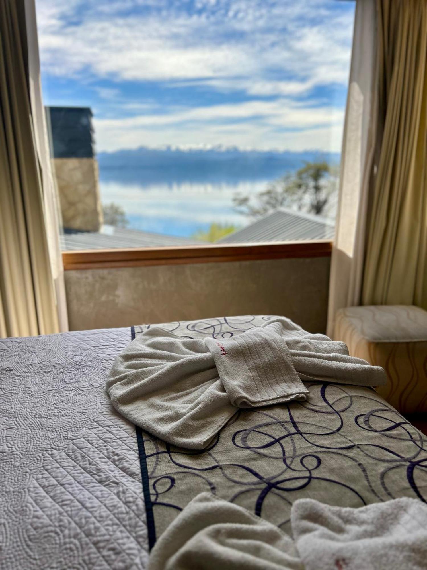 Bahia Paraiso Apart & Suites San Carlos de Bariloche Bagian luar foto
