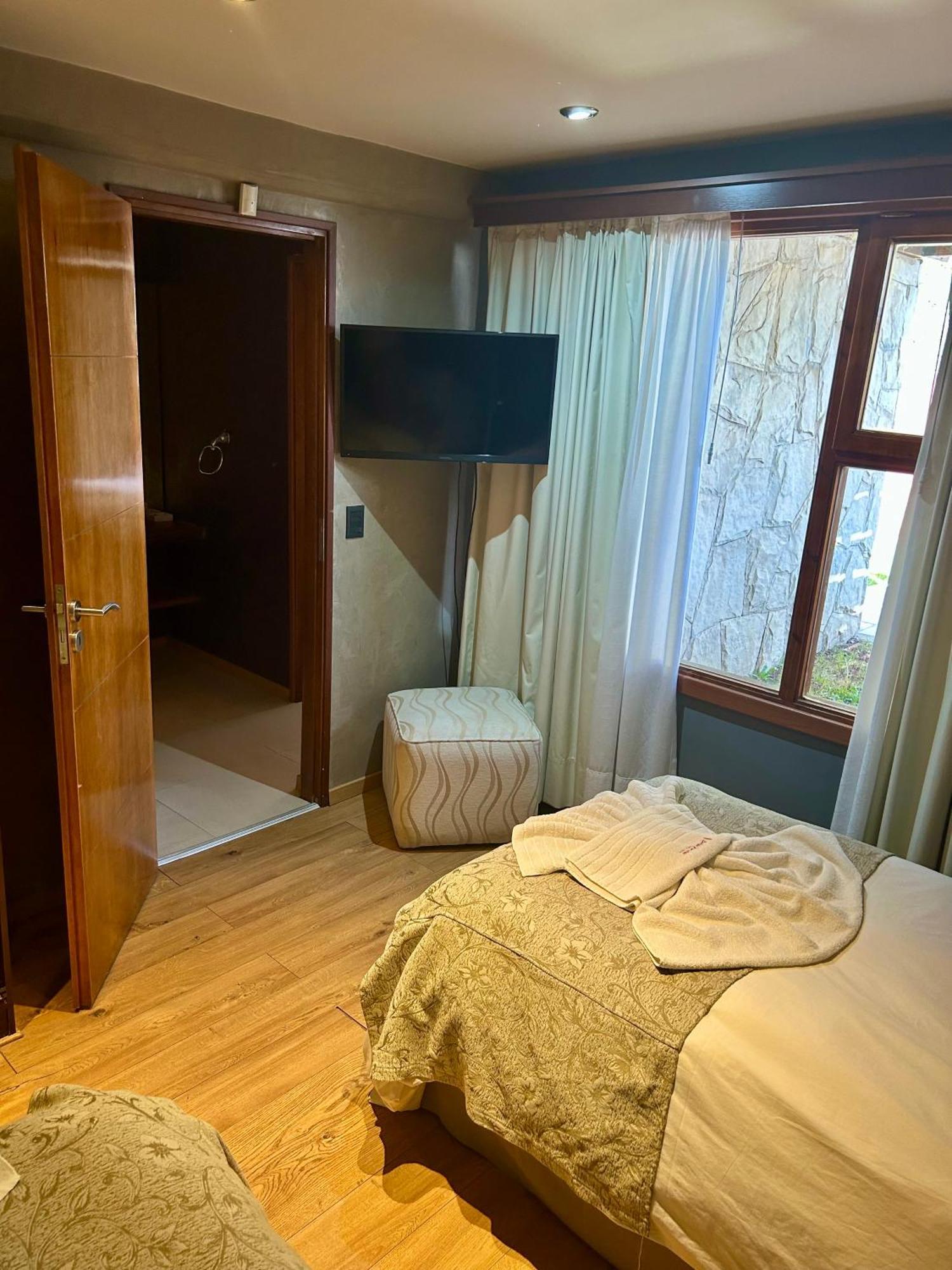 Bahia Paraiso Apart & Suites San Carlos de Bariloche Bagian luar foto